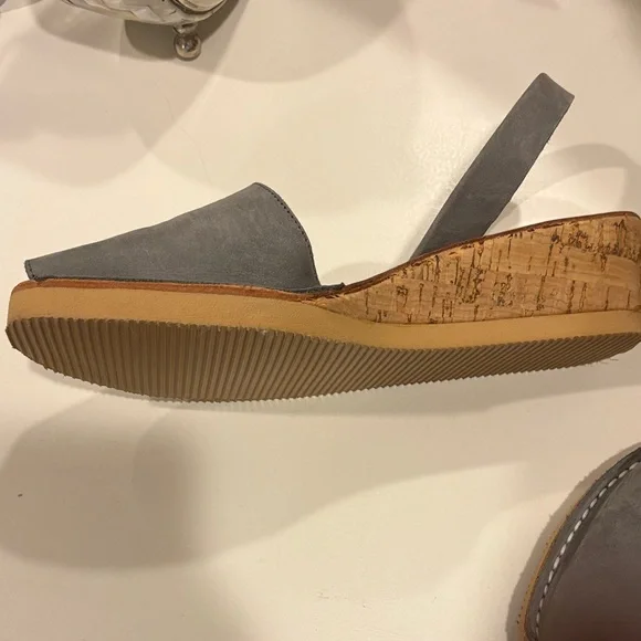 Brand New Gray CalaXini Sandals size 38 - Picture 2 of 3